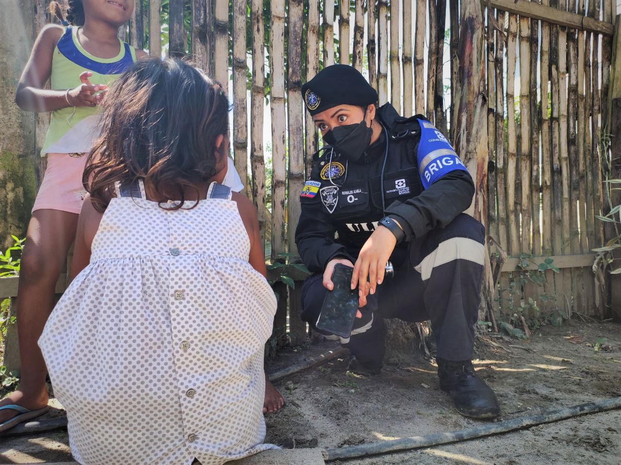 Voluntarios de Consulting Group Ecuador entregan ayuda humanitaria en sectores vulnerables de Esmeraldas