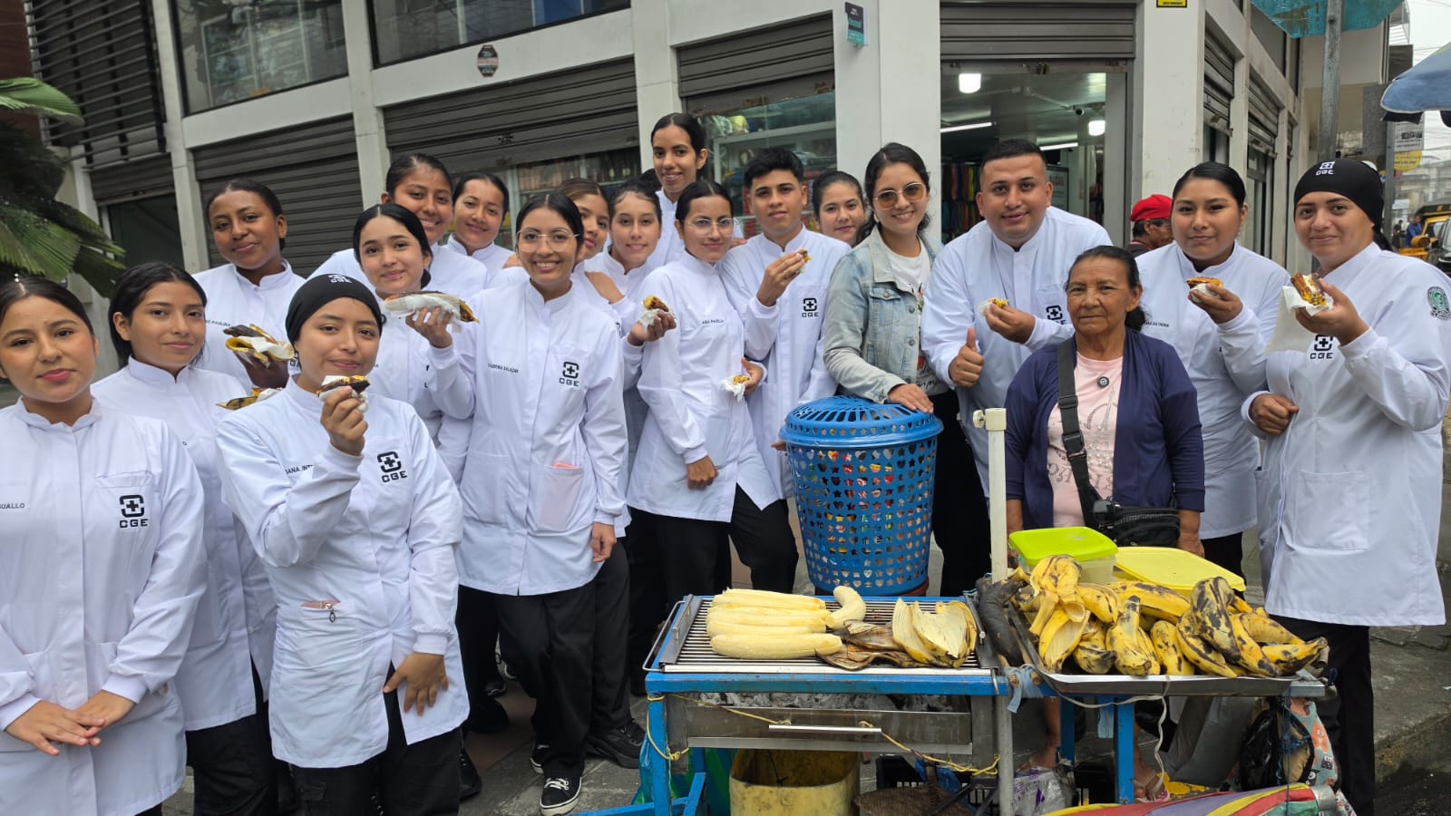 Voluntarios de la Fundación Consulting Group Ecuador brindaron apoyo a una emprendedora de Santo Domingo
